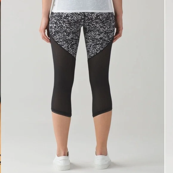 Lululemon Deep Breath Crop 21" Iced Wave White Black - Picture 11 of 13